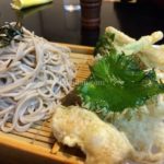 野崎駅そばの信州そばさんの天ぷらが絶品。