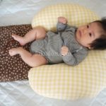 赤ちゃんが寝ない!背中スイッチ発動!※そんな悩みには授乳クッションに寝かせる方法がいいよ♪
